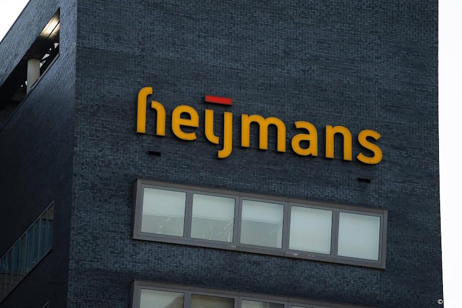 Logo op gebouw Heijmans
