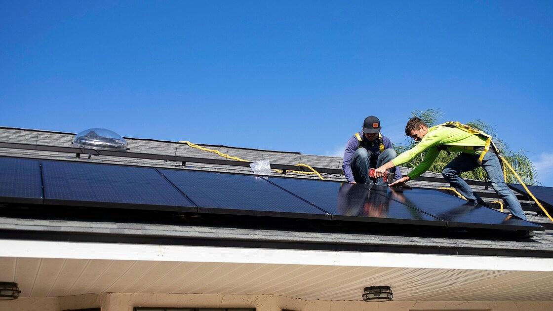 zonnepanelen plaatsen op dak