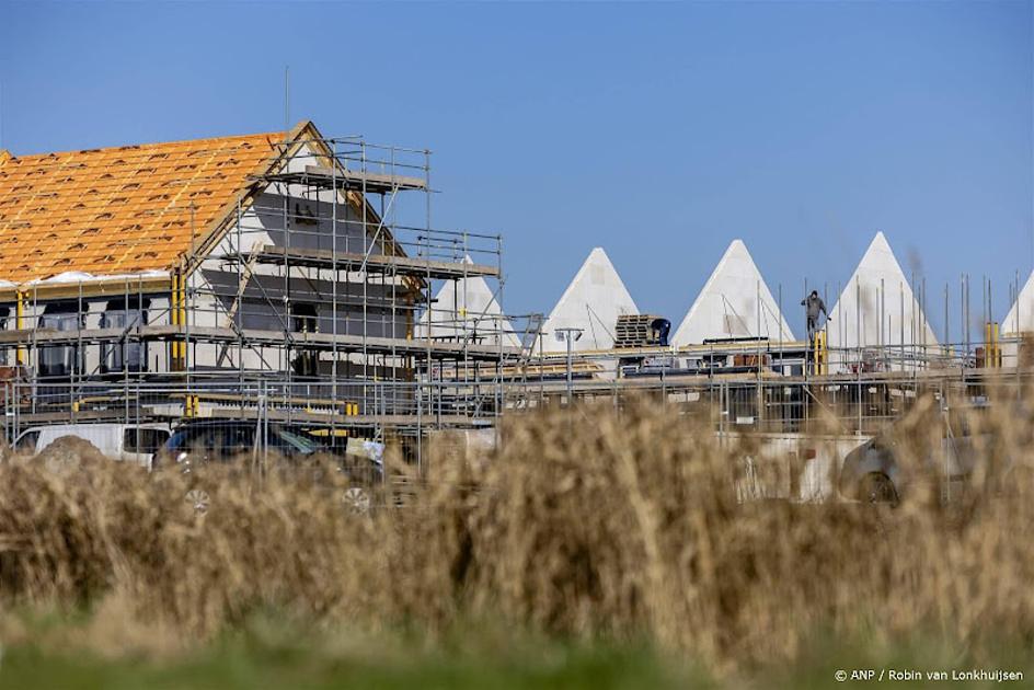 'Laat woningbouw dit en volgend jaar niet verder stil komen te staan'