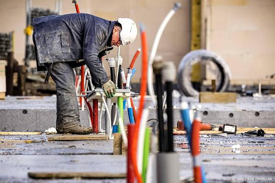 ondernemer bezig op terrein