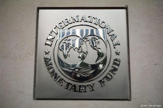 IMF logo op wand