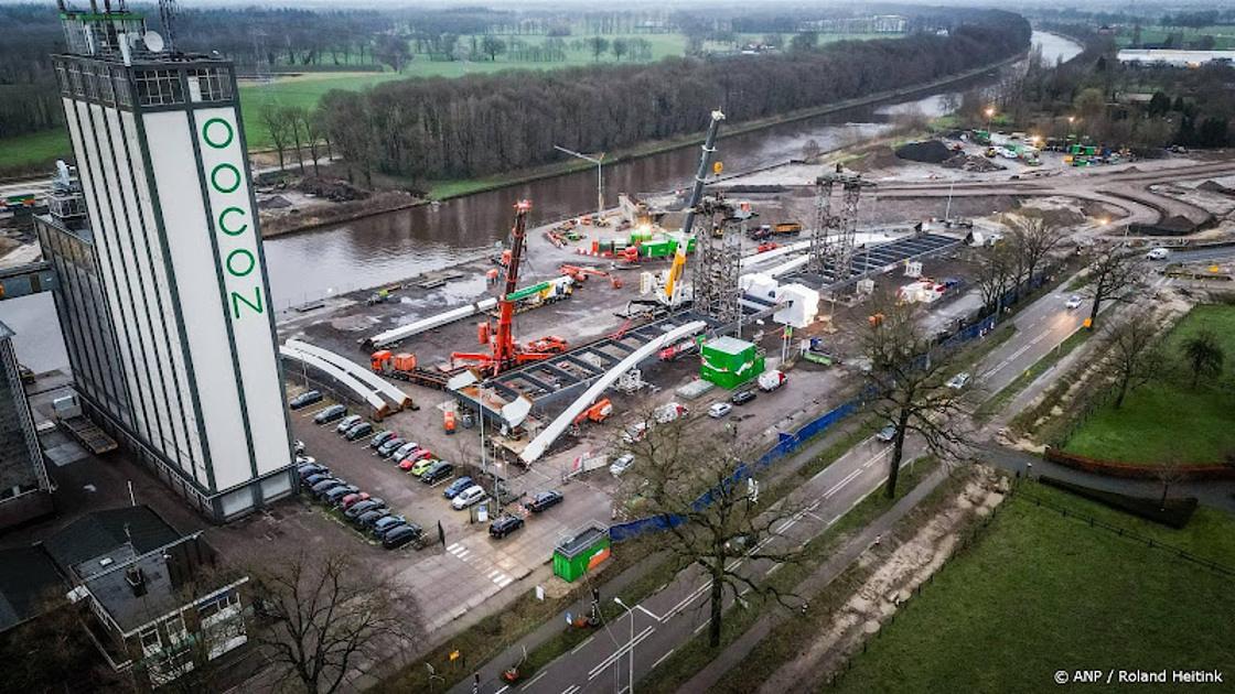 Bouwplaats brug Lochem blijft voorlopig gesloten na fataal ongeluk