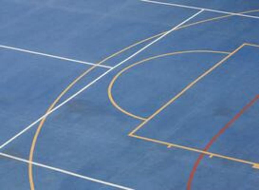 Tijdelijke sporthal verrijst in korte tijd in Ridderkerk