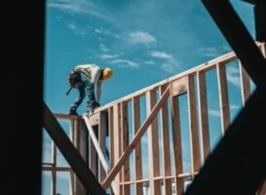 Nieuwbouw Indoor Sportcentrum in Leiden bereikt hoogste punt