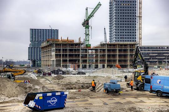 nieuwbouwwoning kraan en container